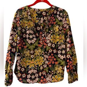 Talbots small petite blouse floral navy background 100% cotton.  EUC.